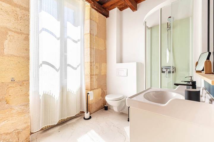 Location de vacances pour 2 personnes, avec piscine ainsi que sauna et jardin à Saint-Savin (Gironde) - 3
