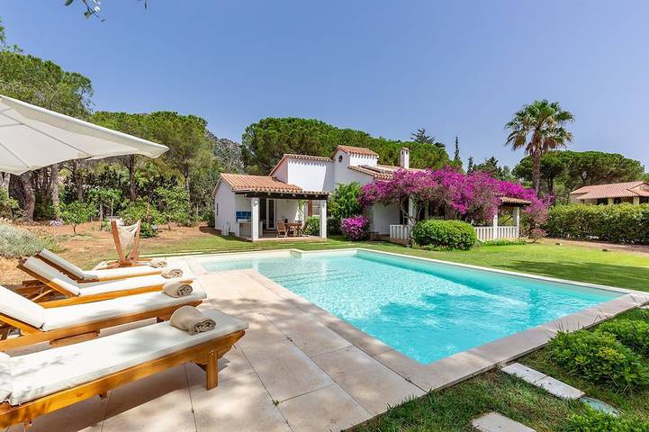 Villa pour 9 personnes, avec jardin, animaux acceptés à Santa Margherita di Pula