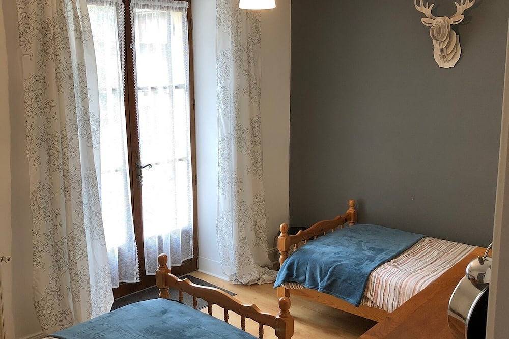 Jacques Gite and Walnut Tree Farm Sleeps 4 in Saint-Cybranet, Périgord Noir