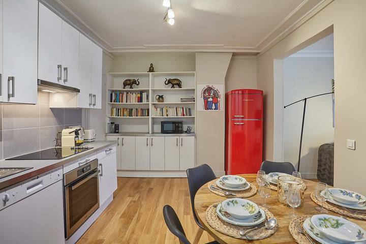 Ganze Wohnung, Apartment 2 bedrooms Center of Paris in 10e Arrondissement, Paris