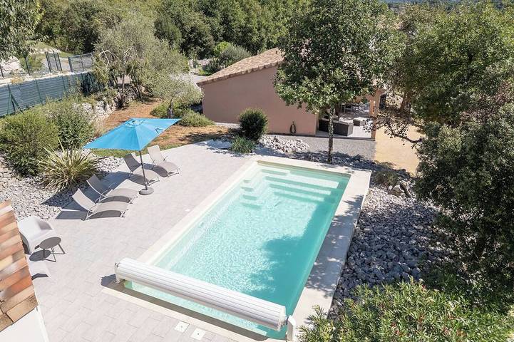 Maison de vacances pour 8 personnes, avec jacuzzi ainsi que jardin et terrasse à Saint-Alban-Auriolles