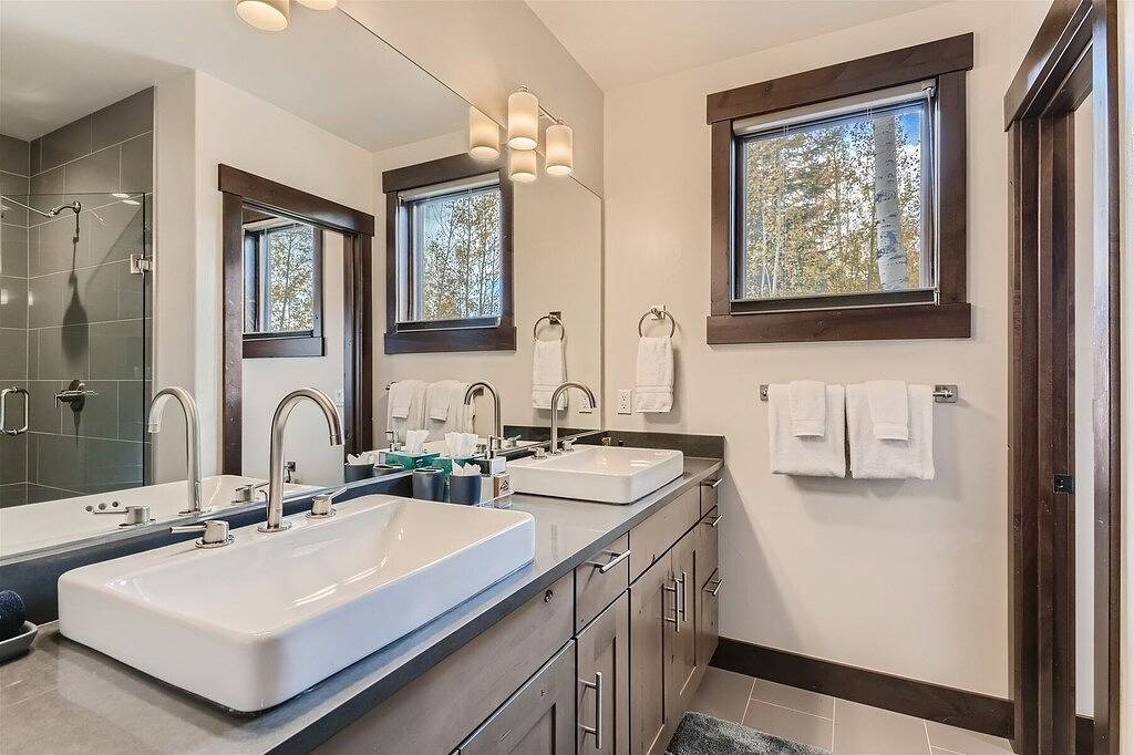 Tresco House - Luxury Pet Friendly Mountain Rental in Silverthorne, Arapaho and Roosevelt National Forests