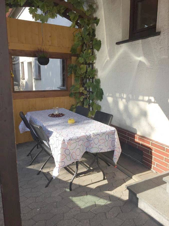 Ferienhaus für 9 Personen, mit Ausblick und Terrasse in Rock am Ring - 3