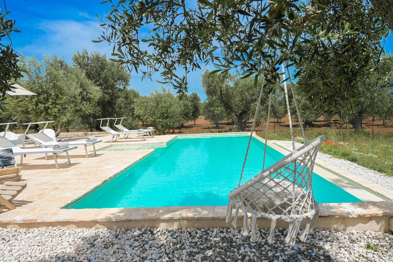 Villa 'Trullo Delori with Infinity Pool' with Private Pool, Wi-Fi and Air Conditioning in Villa Castelli, Salento