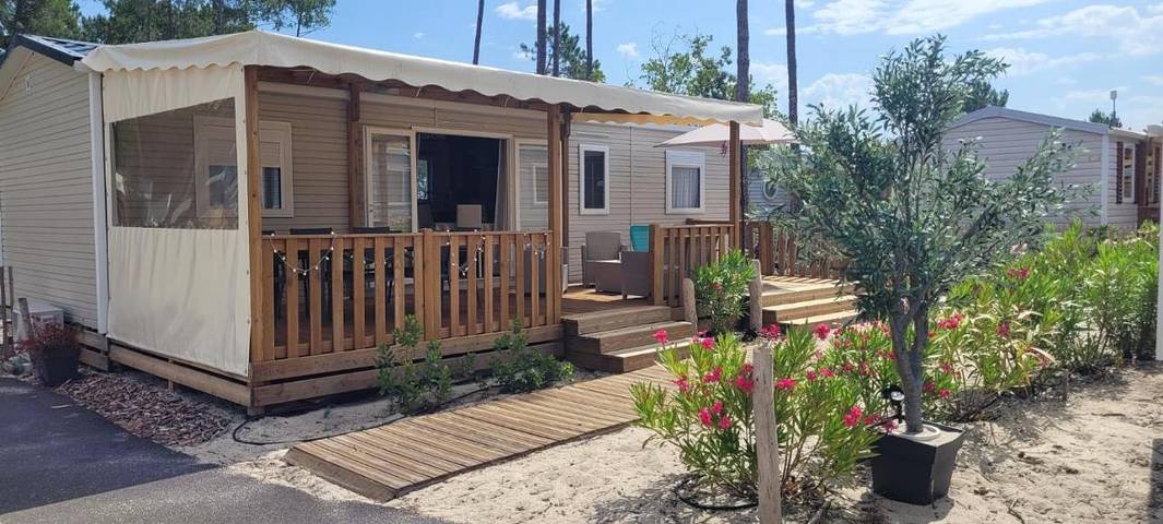 Camping pour 6 personnes, avec Terrasse ainsi que Jardin et Piscine