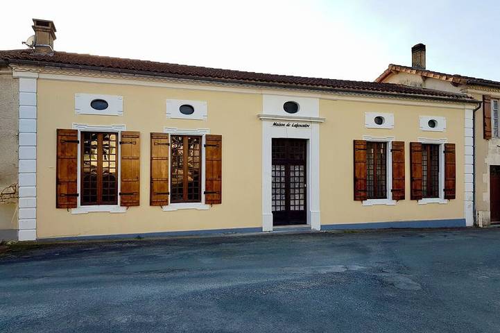 Location de vacances pour 10 personnes, avec jardin, animaux acceptés à Saint-Maigrin