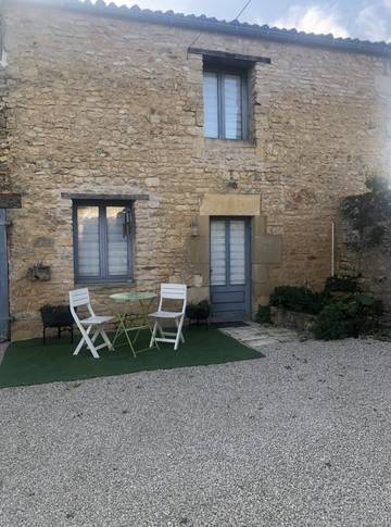 Gîte pour 4 personnes, avec jacuzzi et terrasse à Montamisé