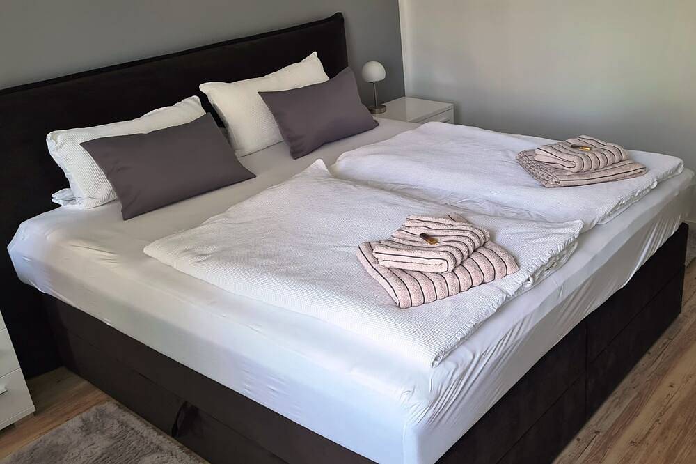 Entire apartment, Large stylishly furnished holiday flat in a quiet and central location in Weimar, Weimar region