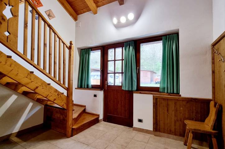 Hel lägenhet, Beautiful 'Adamello 10' Apartment with Wi-Fi in Comune di Pinzolo, Adamello-Presanella Alps