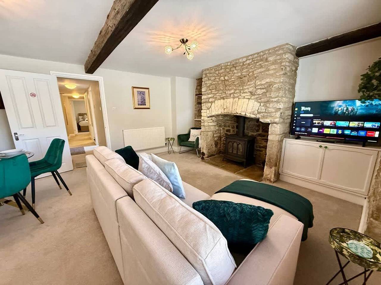 Entire apartment, Ground floor apartment in 18th century building in Cirencester, Gloucestershire