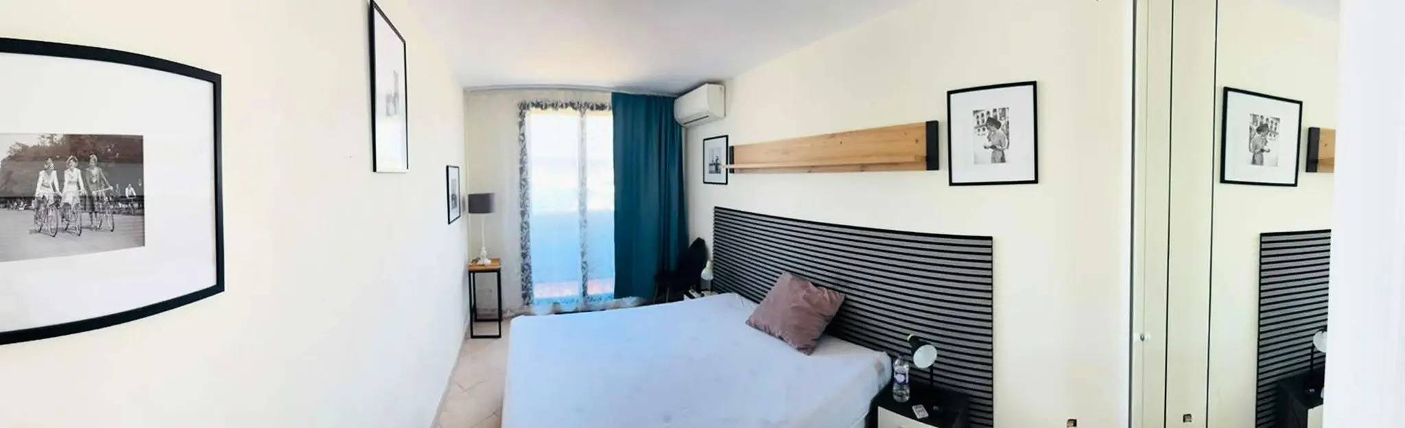 Appartement entier, Appt T2  climatisé  avec Vue sur le Port À deux pas de la plage et aux portes de Saint-Tropez in Port Cogolin, Cogolin