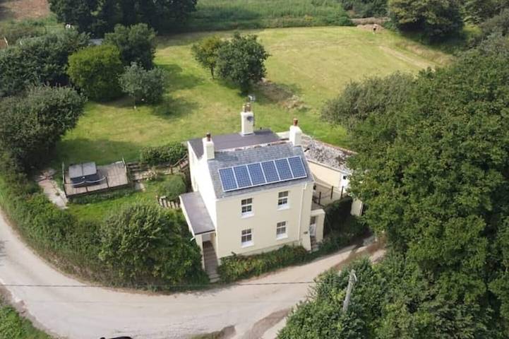 Glamping for 4 people, with garden and sauna as well as terrace and hot tub in South Devon