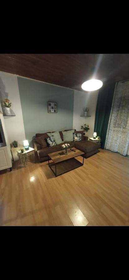 Appartement entier, Three-Bedroom Apartment in La Monnerie-le-Montel, Parc Naturel Régional Livradois-Forez