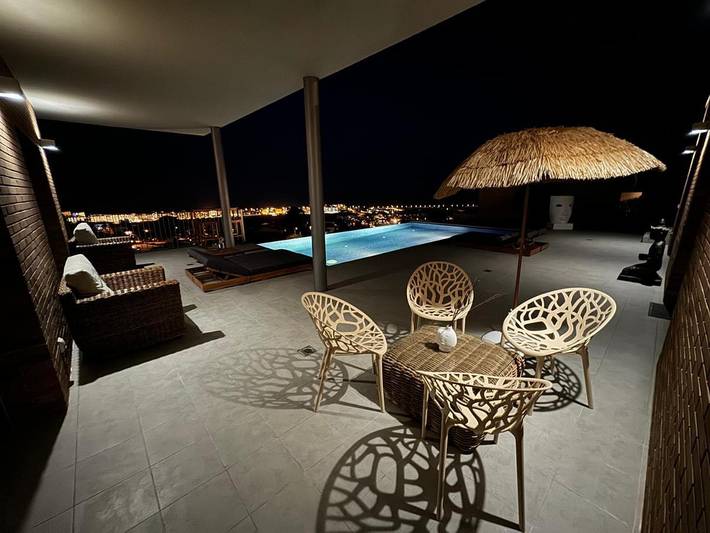 Chalet para 13 personas, con vistas además de piscina y jardín en Maresme - 4