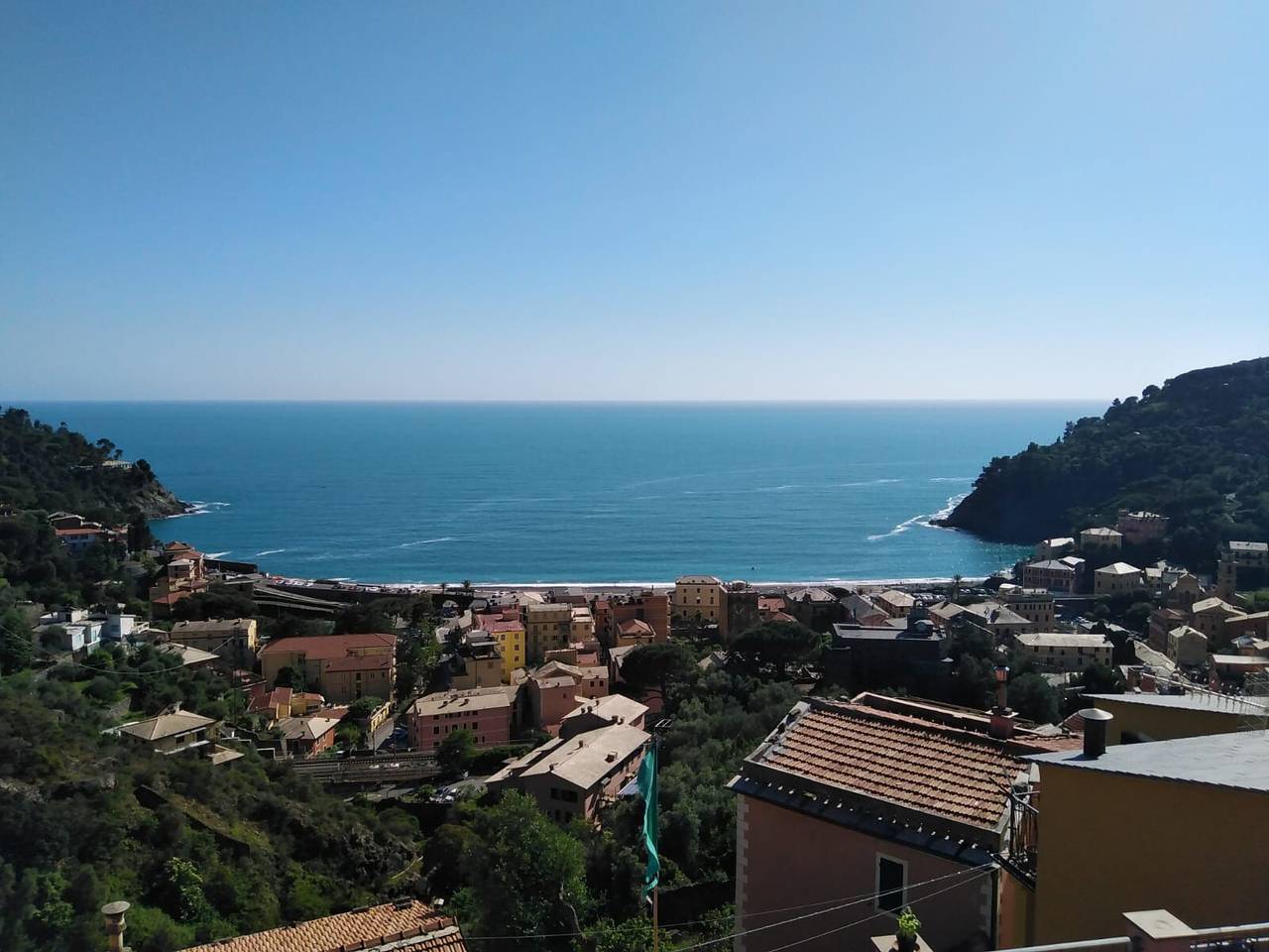 Entire apartment, “Serra Trilocale” Apartment near the Sea with Private Terrace in Bonassola (City), Bonassola