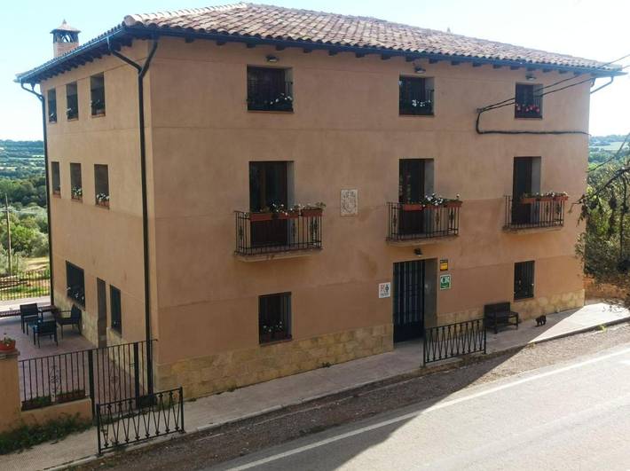 Aparthotel para 2 personas, con vistas además de jardín y piscina en Somontano de Barbastro - 3