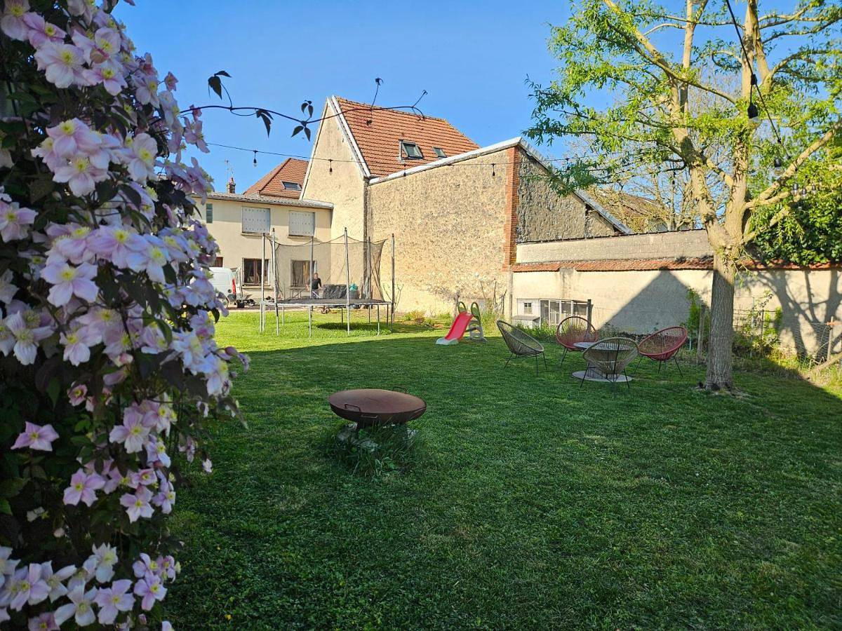 Gîte En bord de rivière in Vertus, Marne