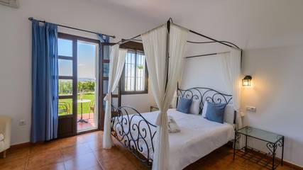 Casa rural para 20 personas, con jacuzzi además de piscina y balcón/terraza en Arcos de la Frontera