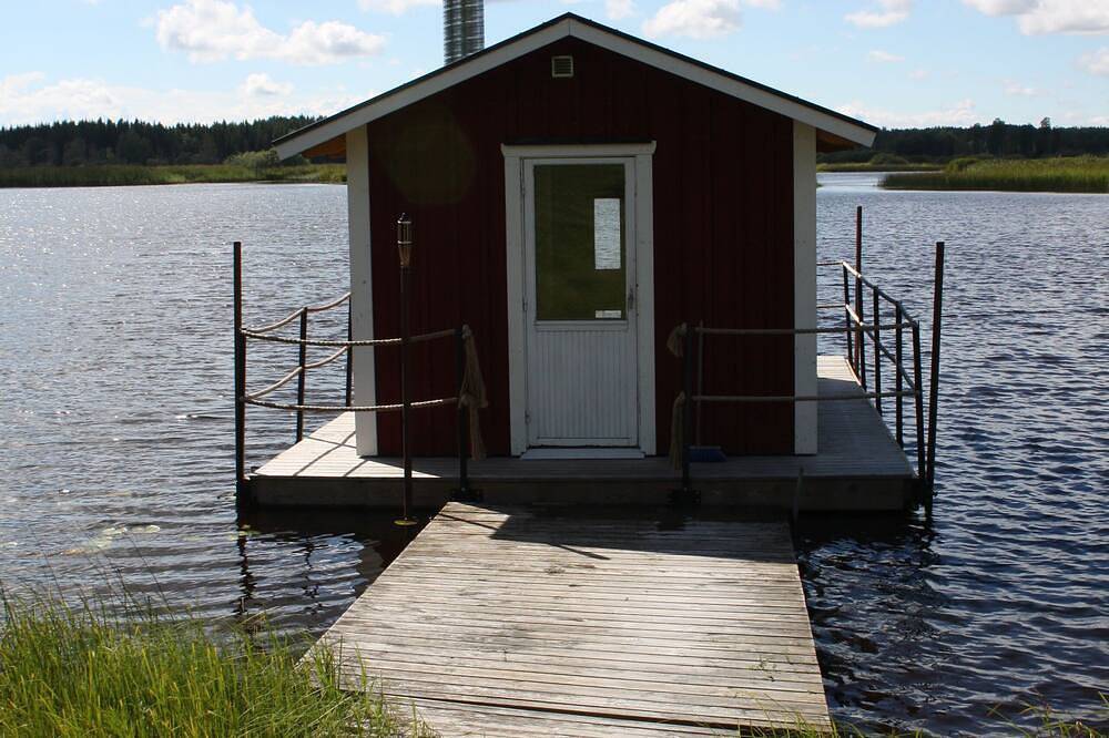 Herrliche Hütte nur wenige Meter vom Wasser in Söndra, Jönköpings län