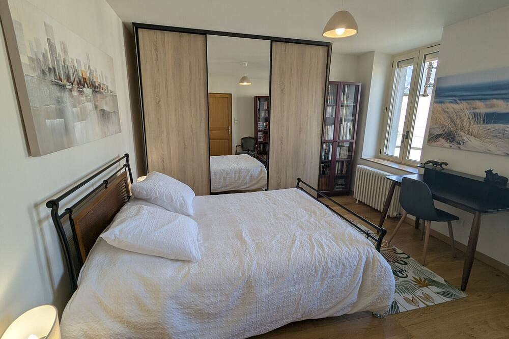 Appartement entier, Appartement lumineux au cœur de Montargis avec vue sur le canal in Montargis, Région de Montargis