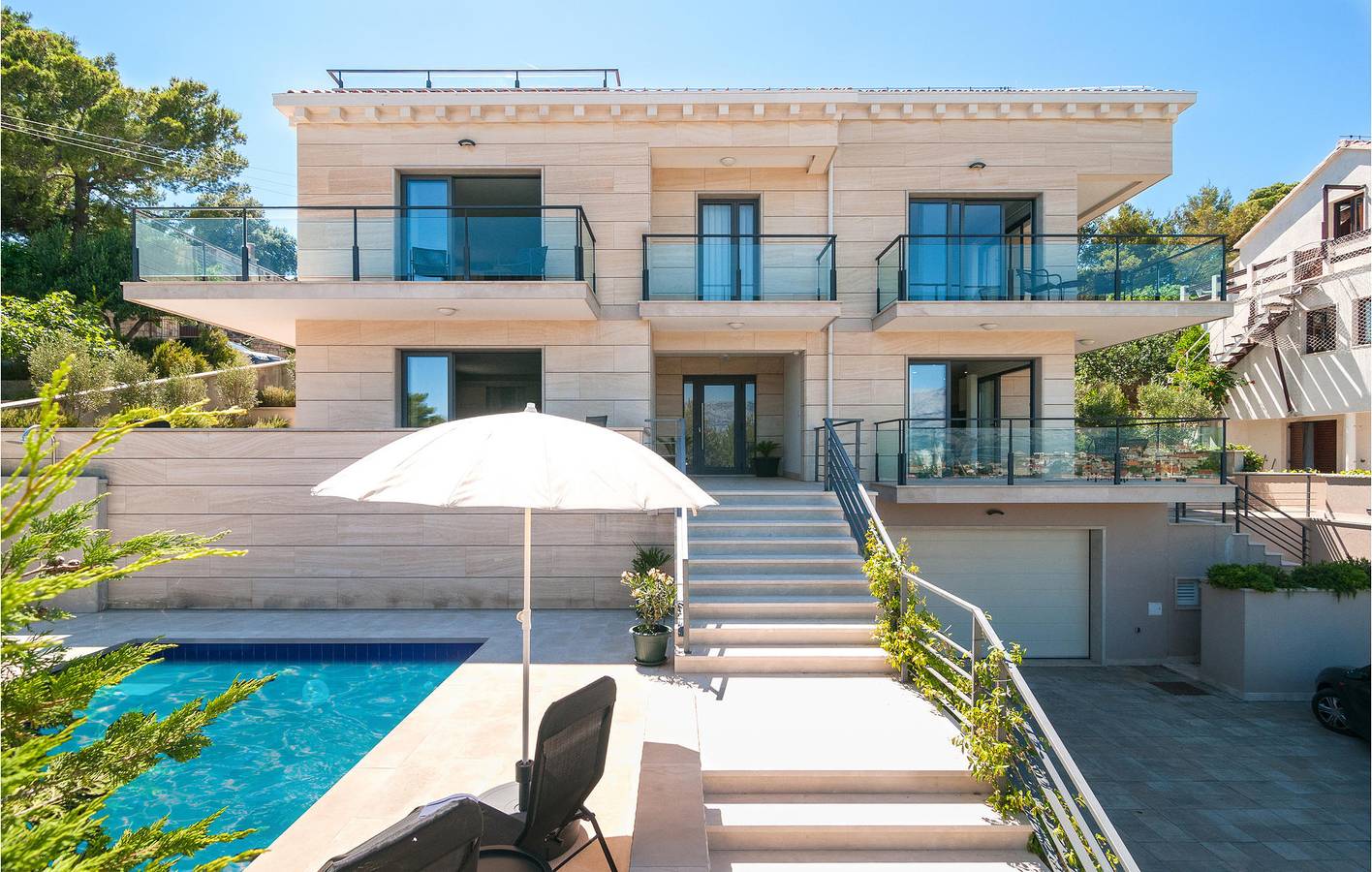 Geheel vakantieappartement, Vakantieappartement voor 3 personen met zwembad in Selca, Povlija, Selca en Sumartin