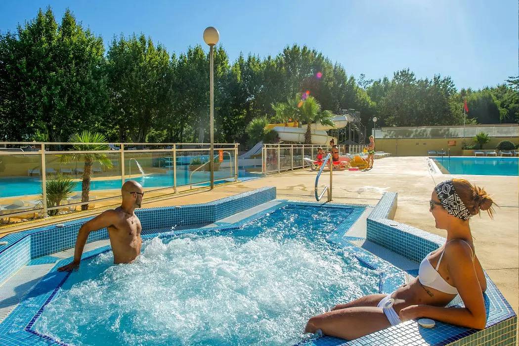 Mobil-home | Classic | 2 Ch. | 4 pers. | Terrasse surélevée in Agde, Côte méditerranéenne (France)
