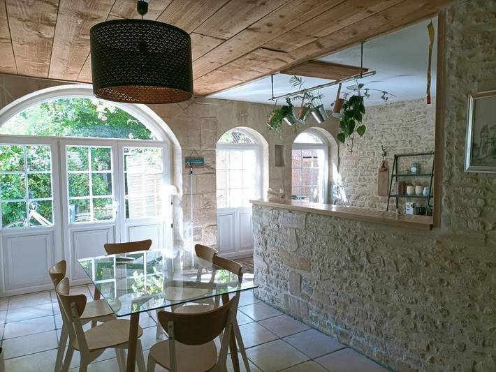 Location de vacances pour 8 personnes, avec terrasse et vue à Creully