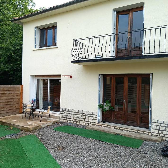 Location de vacances pour 4 personnes, avec jardin et vue à Ruffec