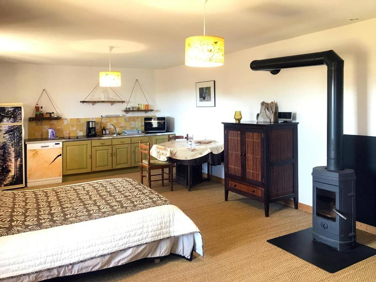 Appartement entier, One-Bedroom Apartment in Chaux-des-Crotenay, Parc naturel régional du Haut-Jura