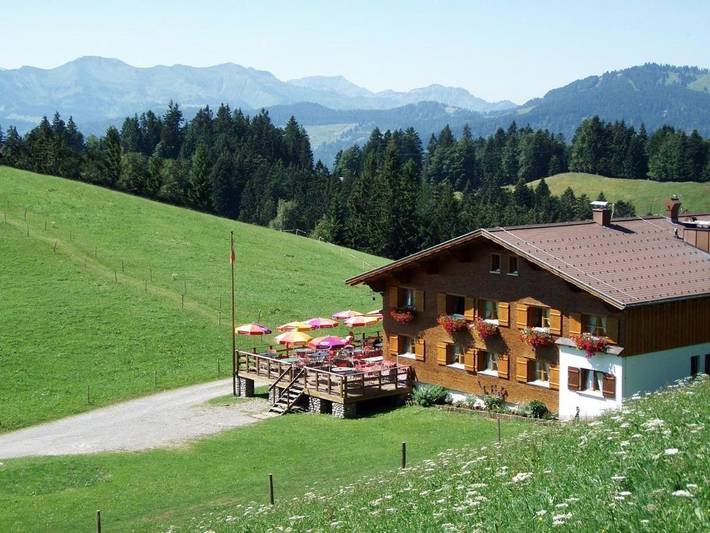 Hotel für 8 Personen, mit Ausblick und Terrasse sowie Garten in Alberschwende