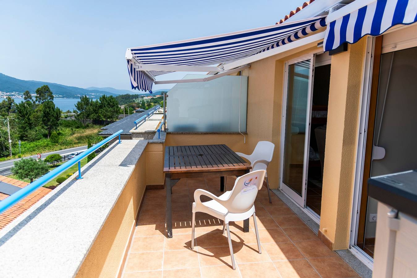 Apartamento entero, Apartamento 'Mirador Da Ria' con vistas al mar, piscina compartida y Wi-Fi in Puerto del Son, Rias Baixas