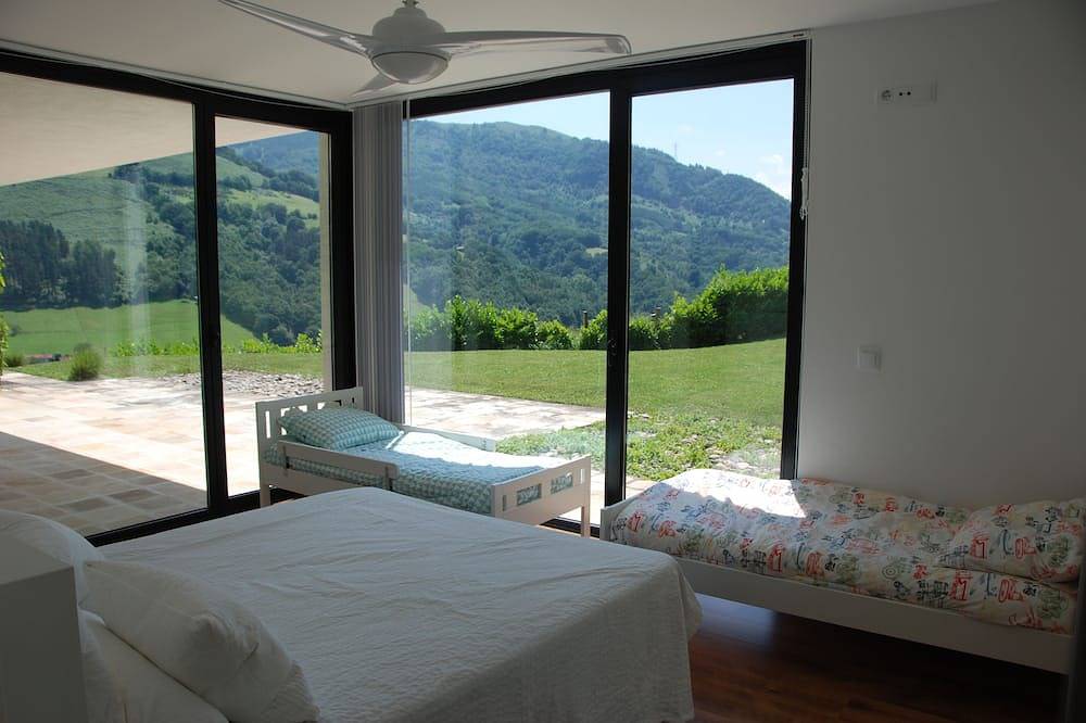 Designed for big families to combine mountain, beach or tourism. No Friendgroups in Sumbilla, Pirineos