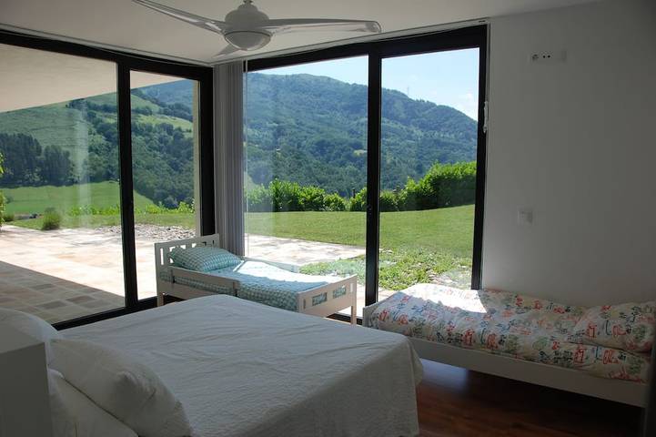 Designed for big families who want to combine mountain, beach and tourism, in Sunbilla, Spanish Pyrenees