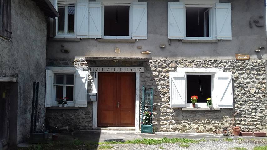 Gîte pour 6 personnes, avec jardin et terrasse à Miglos