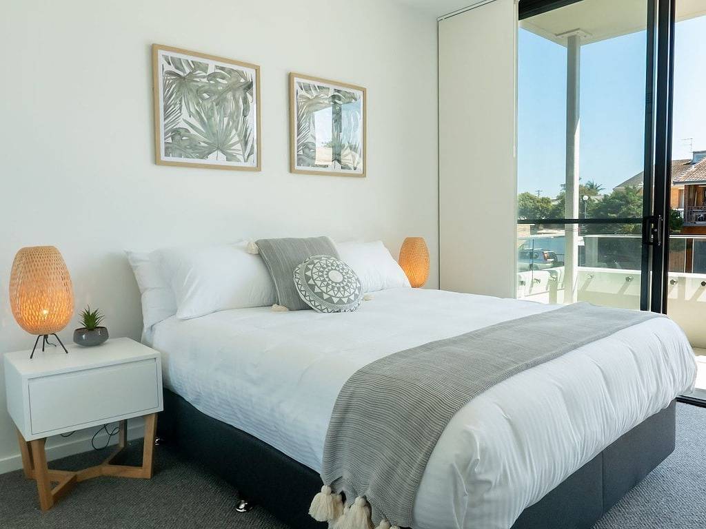 Ganze Wohnung, Situated above bustling First Avenue in Sawtell, this two bedroom apartment is a slice of luxury in Sawtell, New South Wales
