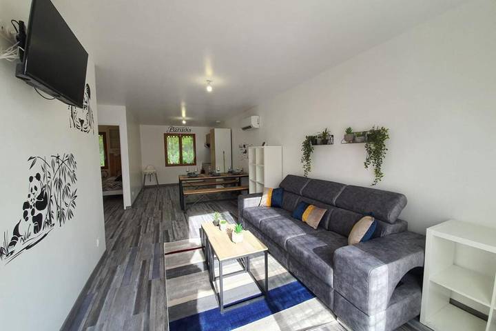 Gîte pour 6 personnes, avec jardin à Meusnes