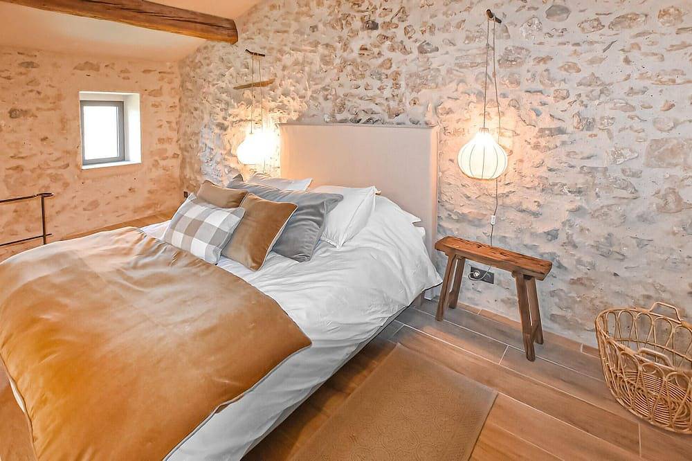 Maison en pierre avec piscine in Rustrel, Regionaler Naturpark Luberon