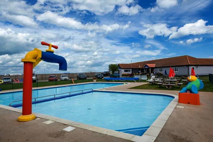 Tienda para 4 personas, con piscina y vistas además de jardín y piscina para niños, Se admiten mascotas - 1