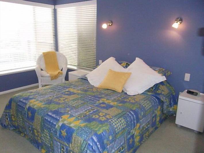Holiday home for 8 people, with garden and hot tub as well as terrace in Lake Macquarie