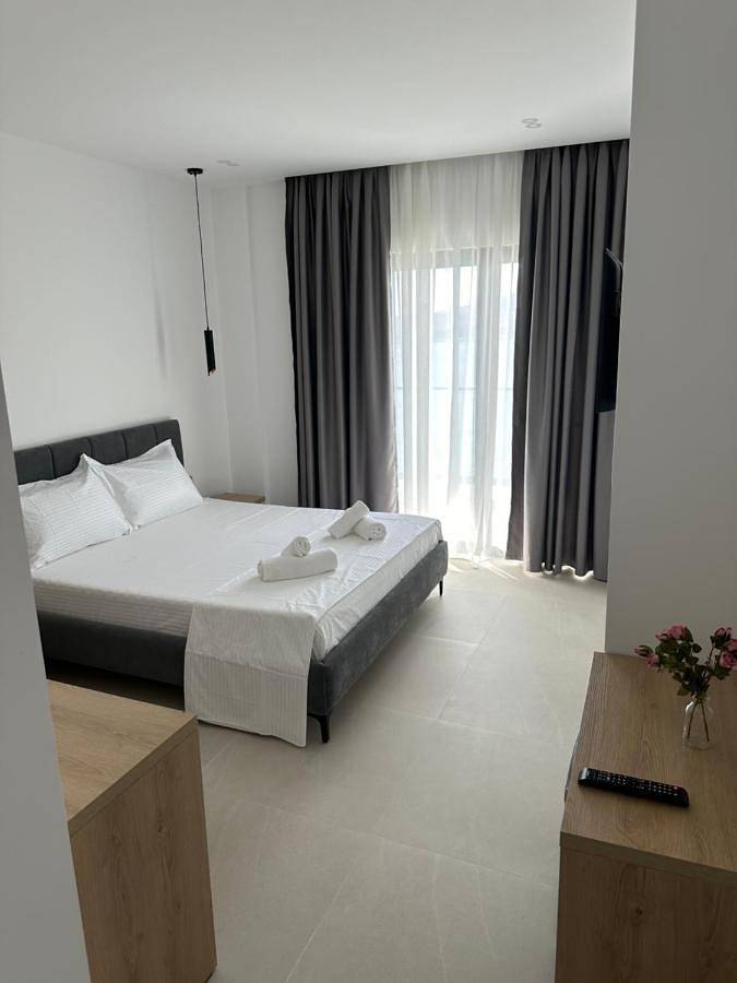 Maison d’hôte pour 3 personnes, avec terrasse ainsi que piscine et jardin à Saranda - 2