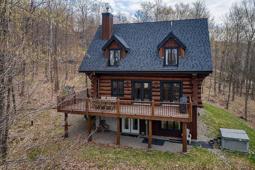 Cabin Rentals And Lodges for 8 Guests in Lac-Supérieur, Quebec