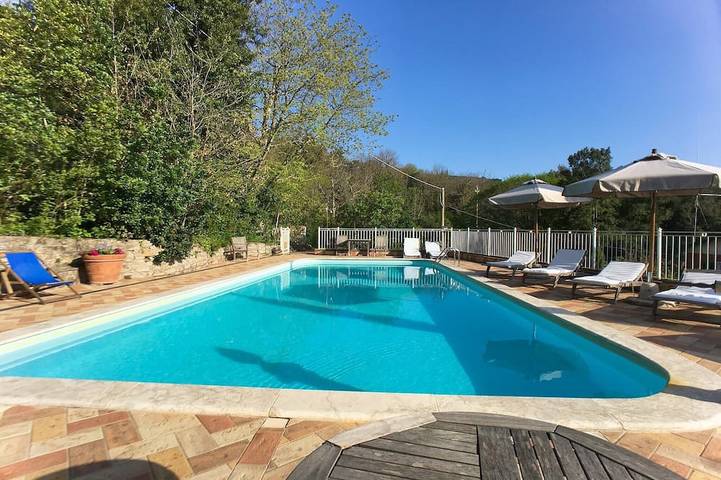 Ferienhaus für 8 Personen, mit Terrasse und Pool
