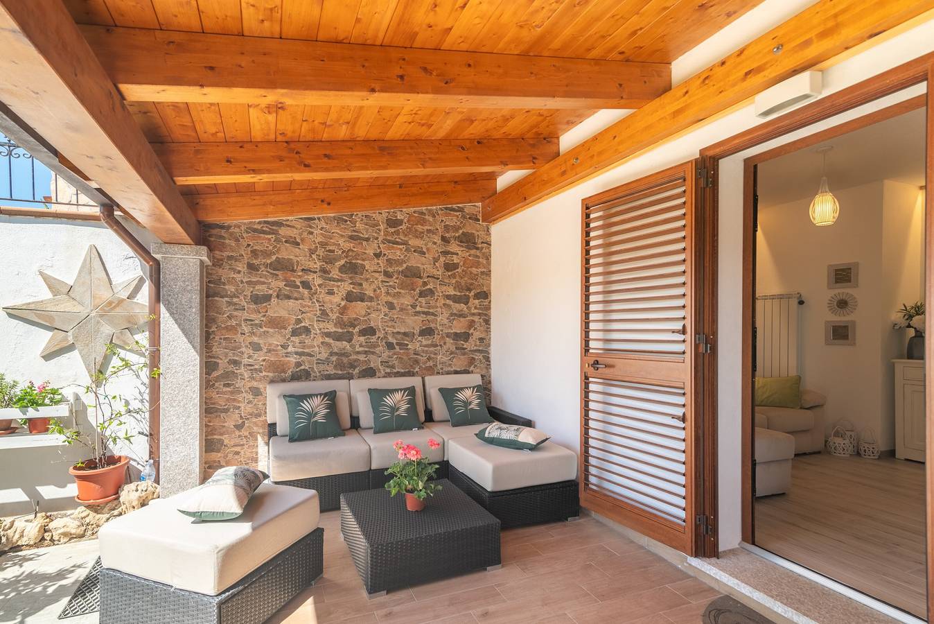 Apartamento entero, Apartamento 'Trilo Nina' con terraza privada, jardín privado y aire acondicionado in Santa Teresa di Gallura, Santa Teresa Gallura (Municipality)