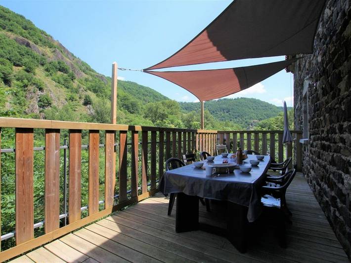 Gîte pour 9 personnes, avec Terrasse dans Saint-Julien-des-Chazes