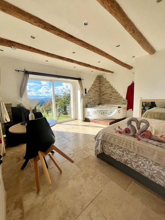 Maison de vacances pour 2 personnes, avec piscine et jacuzzi ainsi que jardin et sauna, animaux acceptés