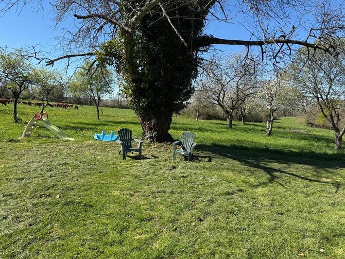 Location de vacances pour 6 personnes, avec vue et jardin, animaux acceptés à Lanouaille - 3