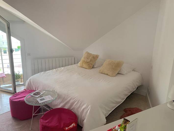 Gîte pour 6 personnes, avec Balcon et Terrasse ainsi que Jardin et Piscine à Chelles