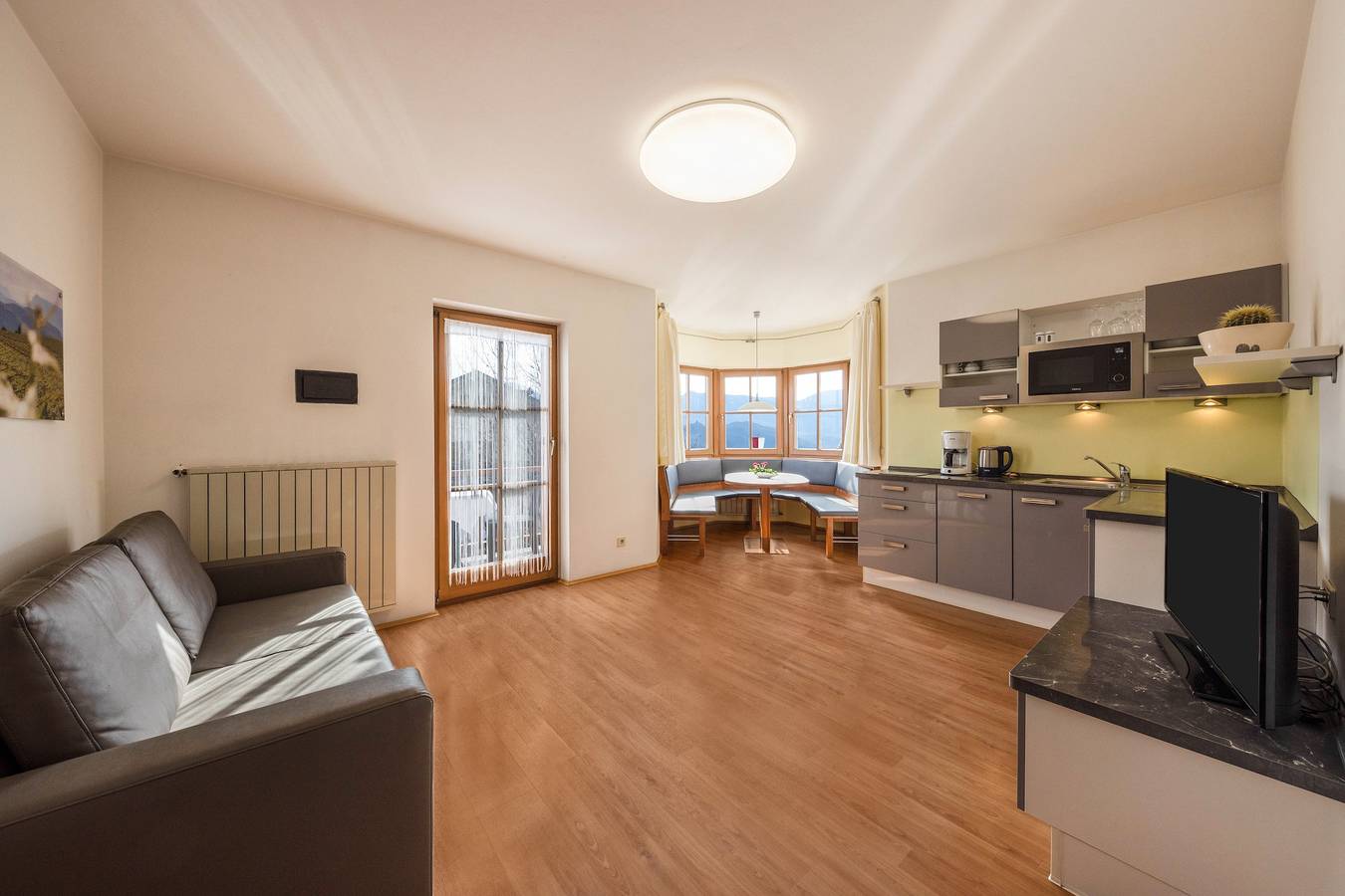 Appartamento intero, "Stompferhof Erkerwohnung" a Caldaro con piscina in comune, balcone e giardino in Lago di Caldaro, Caldaro sulla Strada del Vino