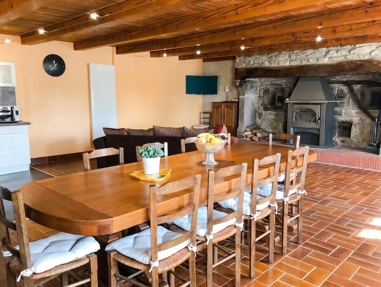 Gemütliches Haus in Bagnols mit Terrasse und Garten in Bagnols, Regionaler Naturpark Volcans d'Auvergne