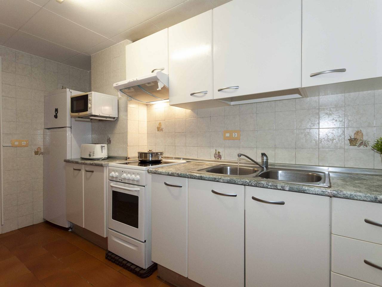 Apartamento entero, Apartamento céntrico para 6 en Rosas con A/C, lavavajillas y terraza. in Roses Centre, Roses